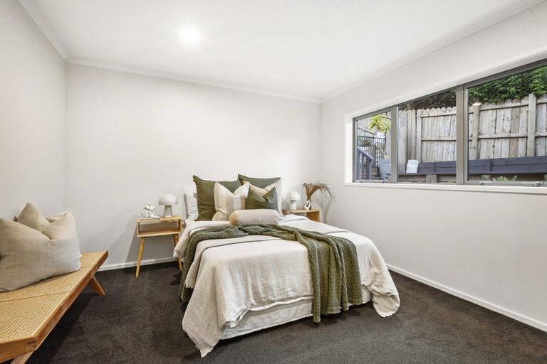 Photo of property in 18 Greenleaf Way, Northcross, Auckland, 0630