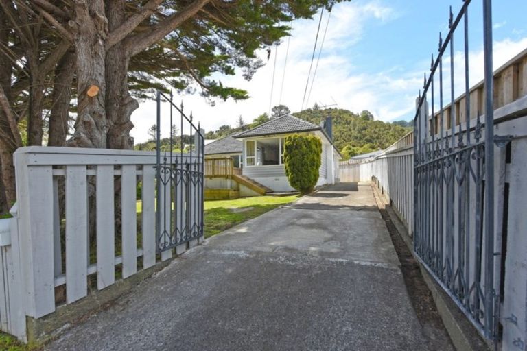 Photo of property in 95 Horoeka Street, Stokes Valley, Lower Hutt, 5019