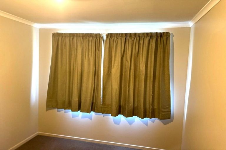 Photo of property in 76 Fitzwater Place, Henderson, Auckland, 0612