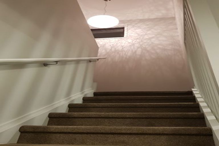 Photo of property in 2 Hirimate Place, Flat Bush, Auckland, 2019