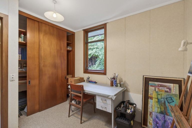 Photo of property in 9 Whitby Place, Westown, New Plymouth, 4310