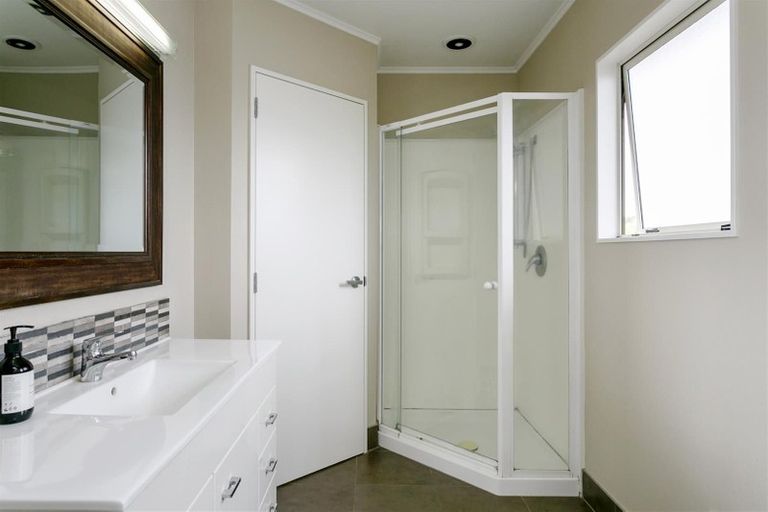 Photo of property in 11 Golders Place, Richmond Heights, Taupo, 3330