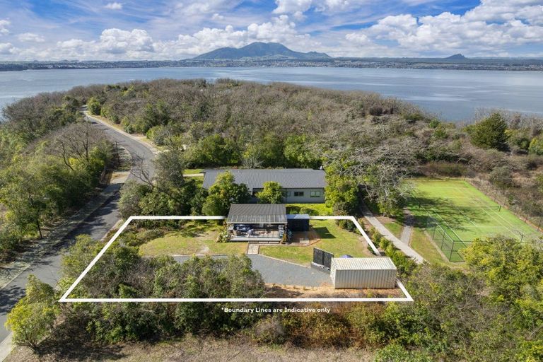 Photo of property in 8 Parawera Drive, Acacia Bay, Taupo, 3330