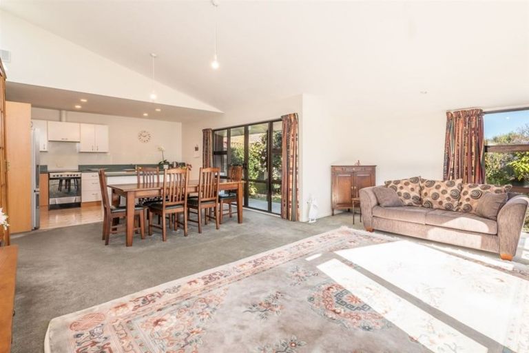 Photo of property in 32a Farquhars Road, Redwood, Christchurch, 8051