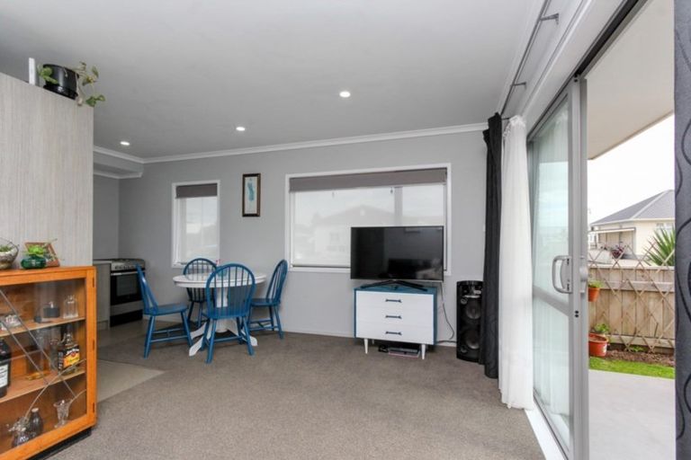 Photo of property in 1/6 Warre Street, Waitara, 4320