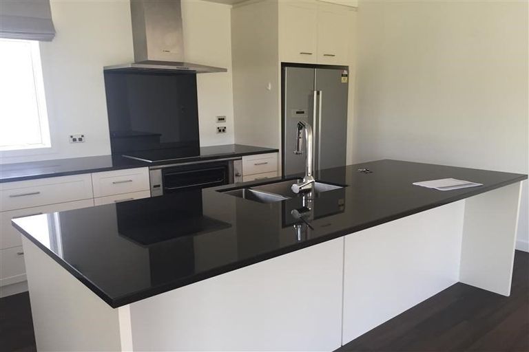 Photo of property in 2 York Terrace, Riverhead, 0820