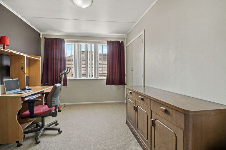 Photo of property in 82 Kelman Road, Kelston, Auckland, 0602