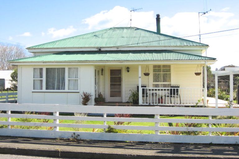 Photo of property in 15 Guy Street, Waipawa, 4210