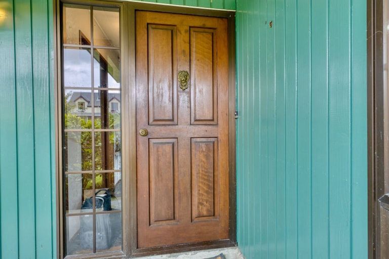 Photo of property in 11 Deakin Place, Clive, 4102