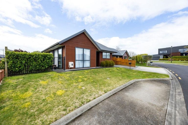 Photo of property in 11 Clifford Close, Leamington, Cambridge, 3432