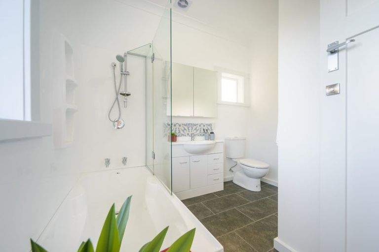 Photo of property in 57b Crewe Crescent, Hokowhitu, Palmerston North, 4410