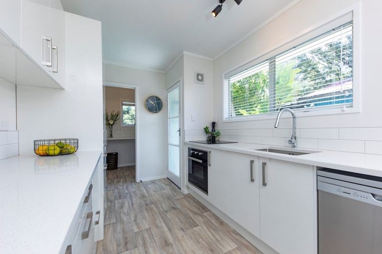 Photo of property in 133 Millbrook Road, Sunnyvale, Auckland, 0612
