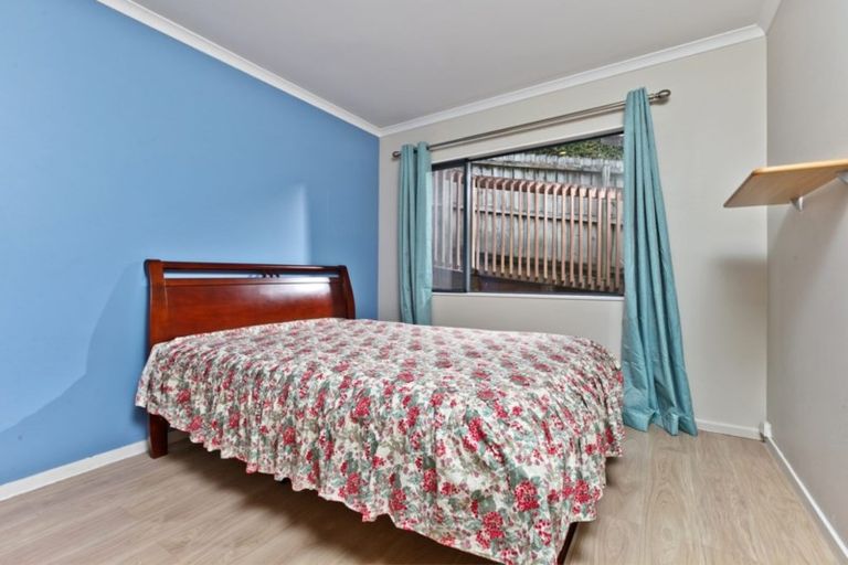 Photo of property in 28 Crimson Park, Oteha, Auckland, 0632