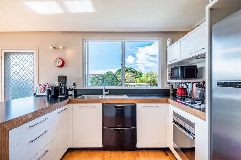 Photo of property in 1/9 Kawerau Avenue, Devonport, Auckland, 0624