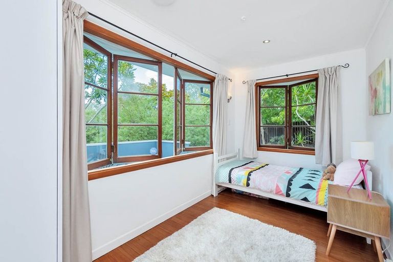 Photo of property in 21 Birdwood Road, Swanson, Auckland, 0612
