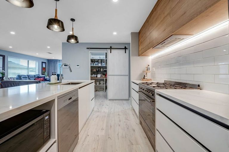 Photo of property in 125 Godfrey Drive, Orewa, 0931