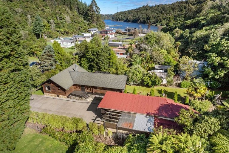 Photo of property in 16 Tombleson Road, Lake Rotoma, Rotorua, 3074