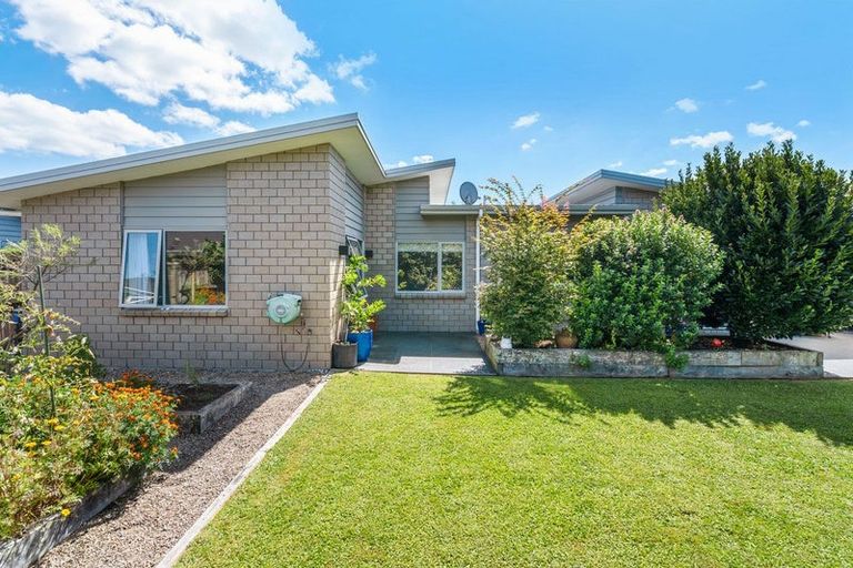 Photo of property in 13 Lilac Close, Cambridge, 3434