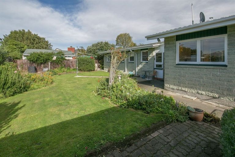 Photo of property in 15 Ostend Place, Avonhead, Christchurch, 8042