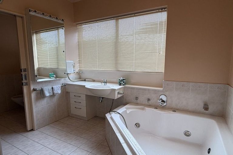 Photo of property in 64 Hamilton Avenue, Ilam, Christchurch, 8041