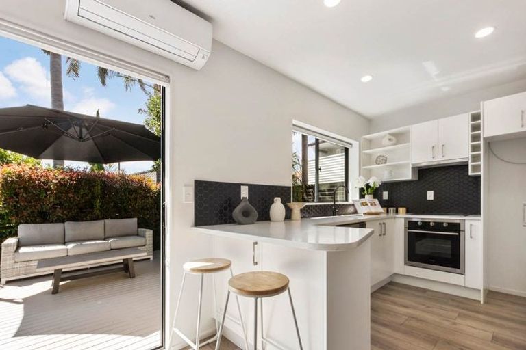 Photo of property in 2/33 Hattaway Avenue, Bucklands Beach, Auckland, 2012