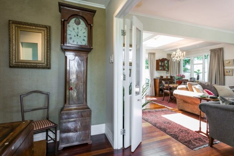 Photo of property in 16 Spencer Road, Hospital Hill, Napier, 4110