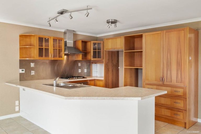 Photo of property in 2 Harding Avenue, Te Atatu South, Auckland, 0610