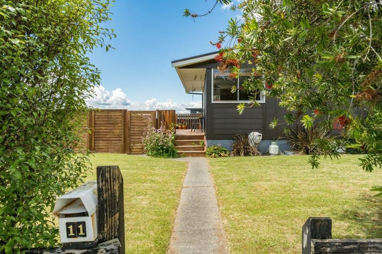 Photo of property in 11 Besley Place, Acacia Bay, Taupo, 3330