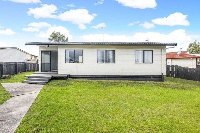 Photo of property in 2/114 Finlayson Avenue, Clendon Park, Auckland, 2103