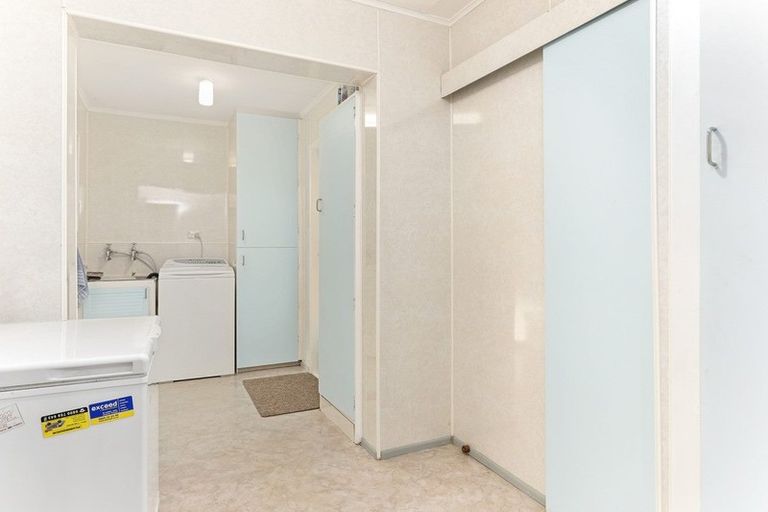 Photo of property in 194 Forest Hill Road, Waiatarua, Auckland, 0612