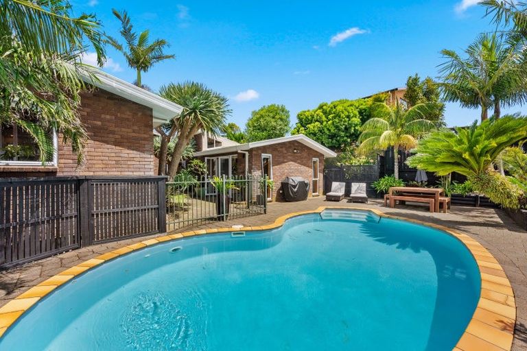 Photo of property in 44 Westpark Drive, West Harbour, Auckland, 0618