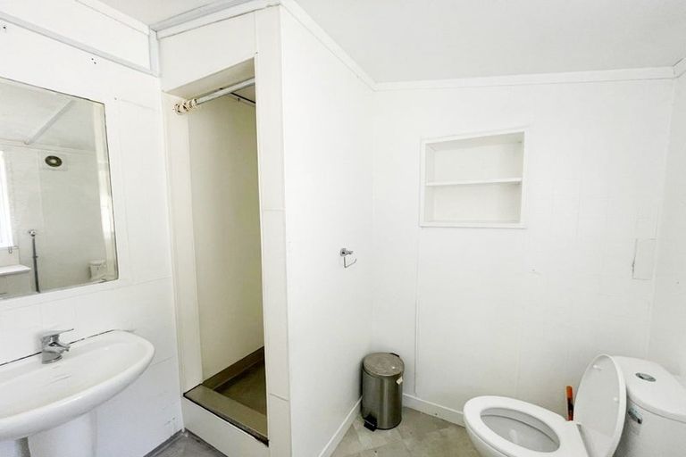 Photo of property in 24 Tiri Tiri Road, Birkdale, Auckland, 0626