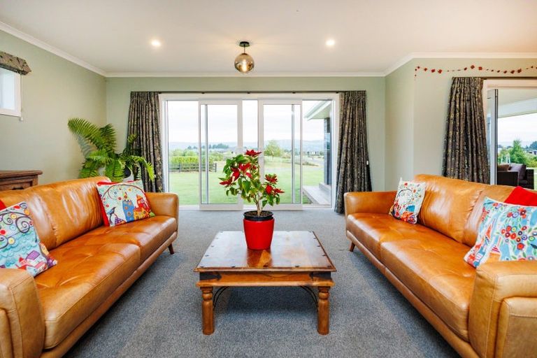 Photo of property in 21 Loveston Lane, Kelvin Grove, Palmerston North, 4470