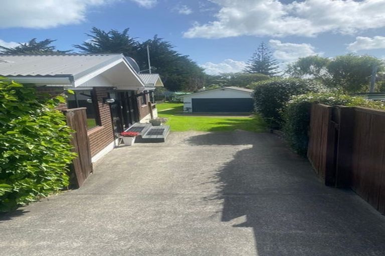 Photo of property in 97 Kahukura Avenue, Waitarere Beach, Levin, 5510