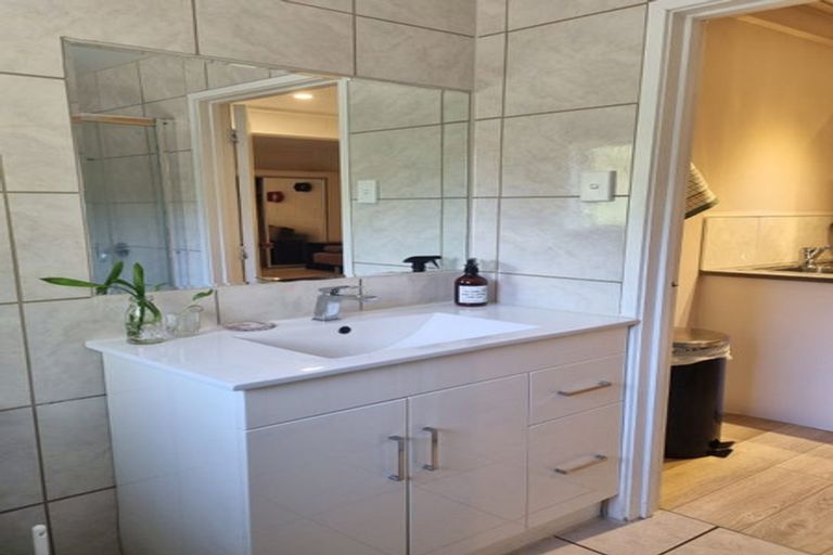 Photo of property in 1/17 Beulah Avenue, Rothesay Bay, Auckland, 0630