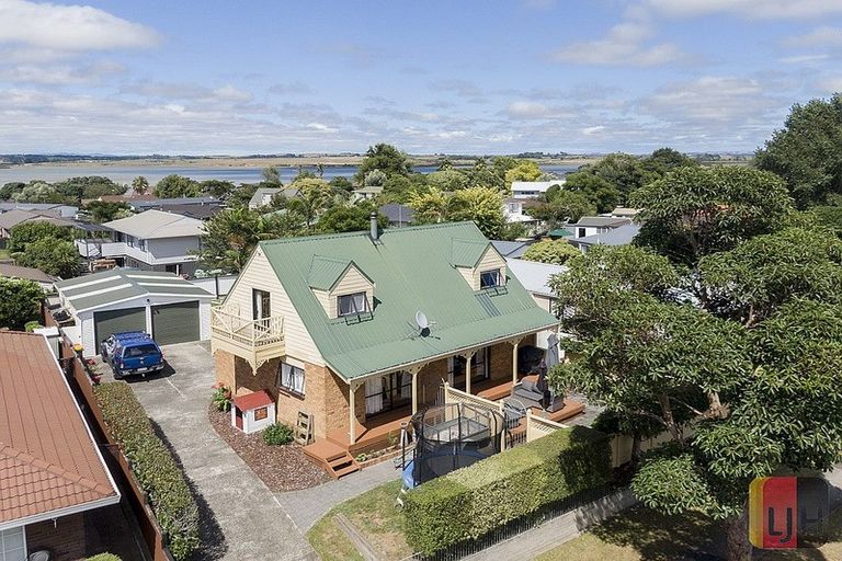 Photo of property in 14 Hadley Wood Drive, Wattle Downs, Auckland, 2103