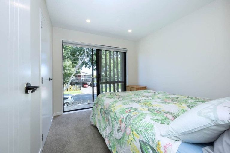 Photo of property in 2/108 Beach Road, Te Atatu Peninsula, Auckland, 0610