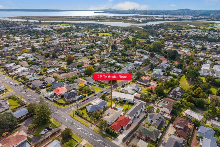 Photo of property in 29 Te Atatu Road, Te Atatu South, Auckland, 0610