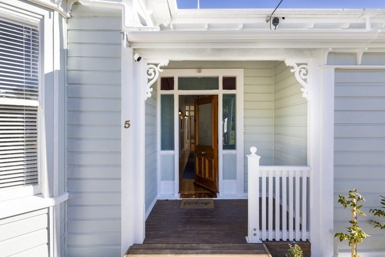 Photo of property in 5 Taranaki Street, Picton, 7220