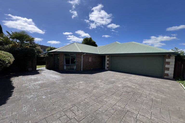 Photo of property in 103a Middlepark Road, Sockburn, Christchurch, 8042