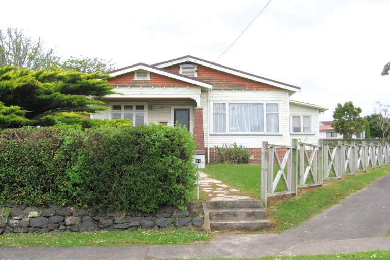 Photo of property in 21 Clayburn Road, Glen Eden, Auckland, 0602