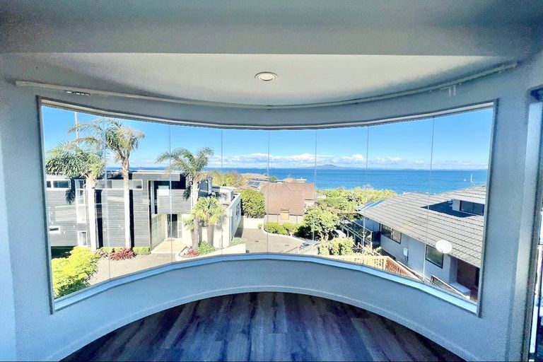 Photo of property in 31 Churchill Road, Murrays Bay, Auckland, 0630