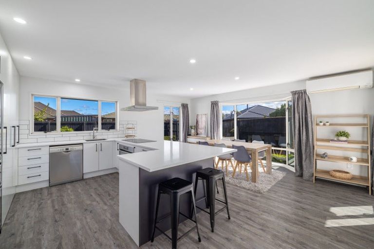 Photo of property in 39 Broadhaven Avenue, Parklands, Christchurch, 8083