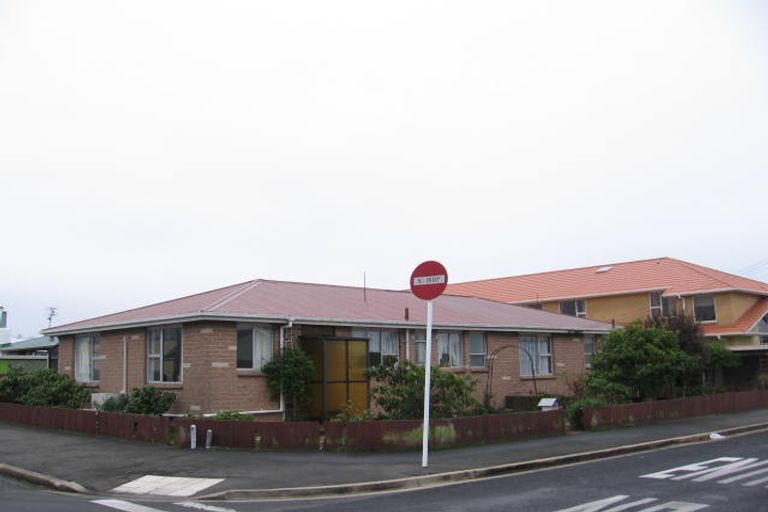 Photo of property in 172 Oxford Street, South Dunedin, Dunedin, 9012