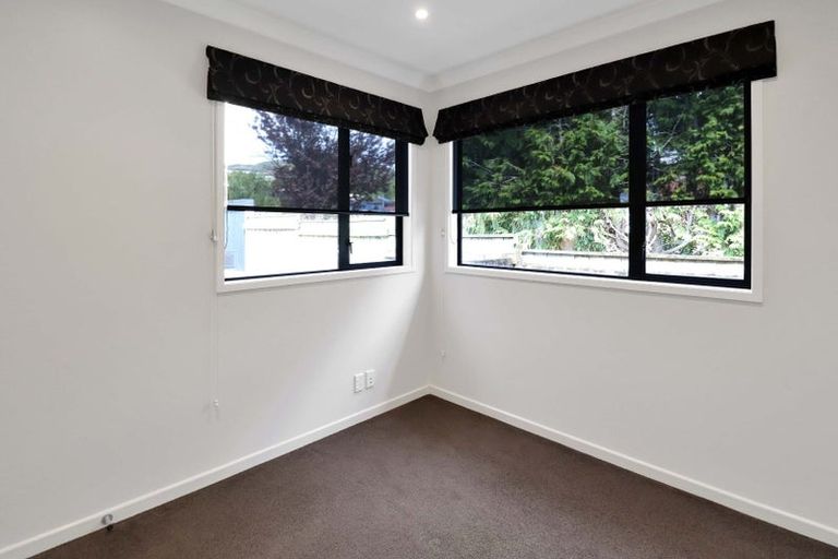 Photo of property in 176 Stokes Valley Road, Stokes Valley, Lower Hutt, 5019