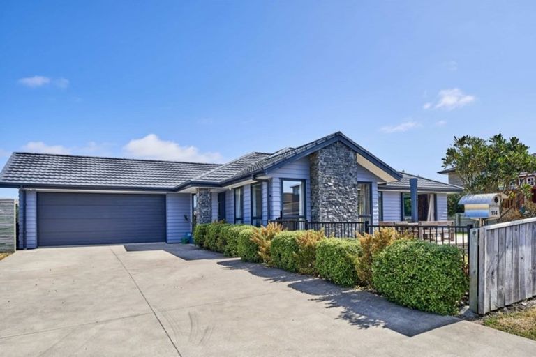 Photo of property in 114 Endeavour Drive, Whitby, Porirua, 5024