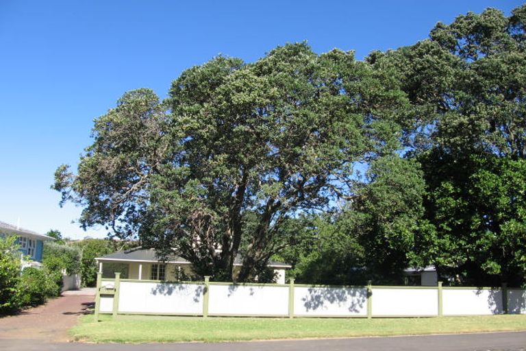 Photo of property in 13 Tiri Road, Takapuna, Auckland, 0620