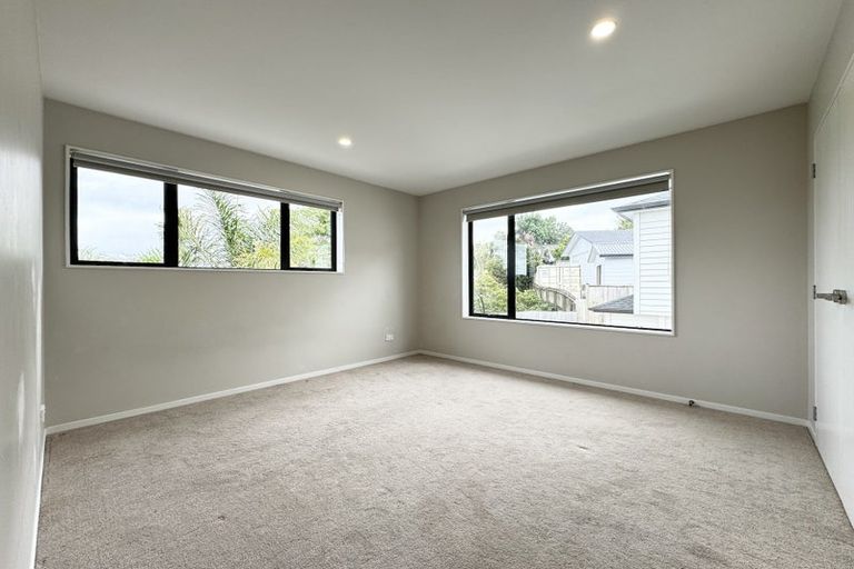 Photo of property in 6b St Catherine Crescent, West Harbour, Auckland, 0618