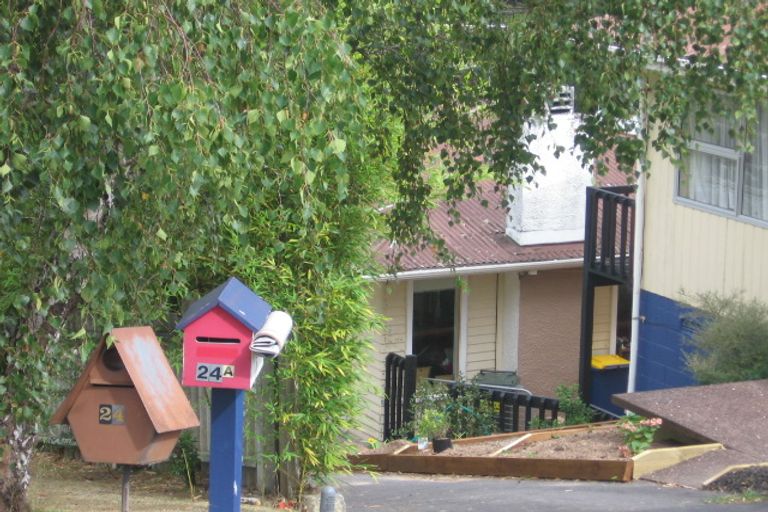 Photo of property in 24 Sunnyfield Crescent, Glenfield, Auckland, 0629