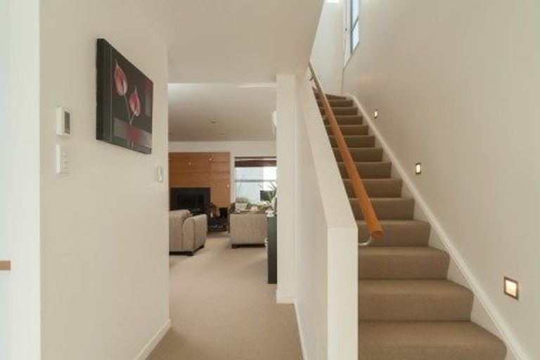 Photo of property in 3 Tiketike Way, Brooklyn, Wellington, 6021